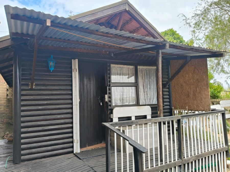 6 Bedroom Property for Sale in Paradise Beach Eastern Cape